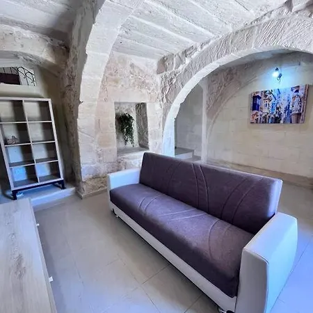 Ta' Pawlu Farmhouse - *